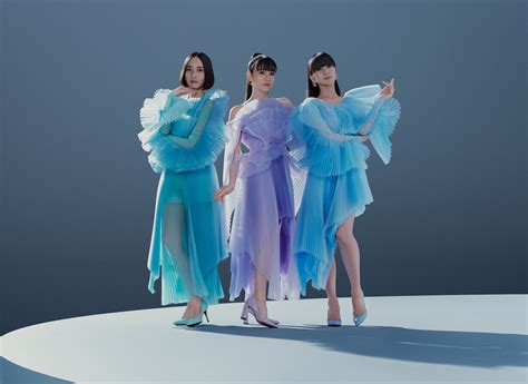 perfume moon lyrics.